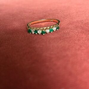 Elegant Gold and Green Ring